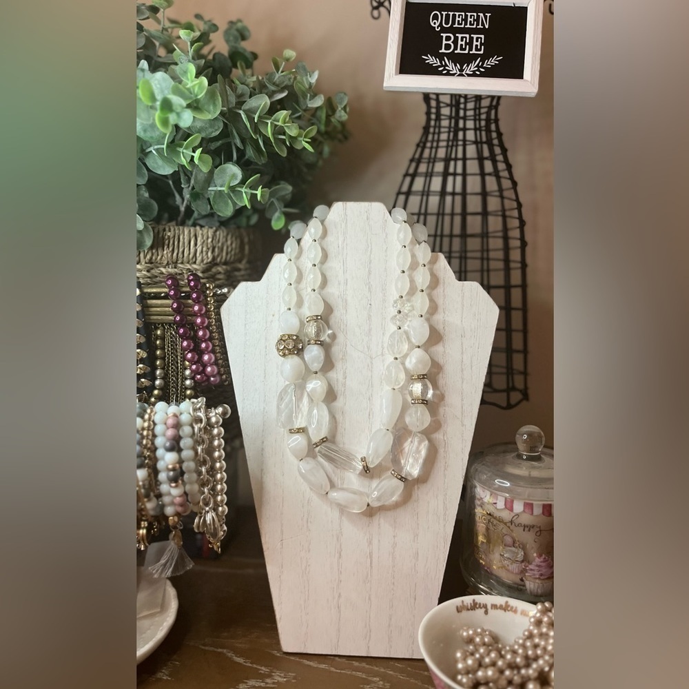 🖤 Gorgeous neutral tone necklace